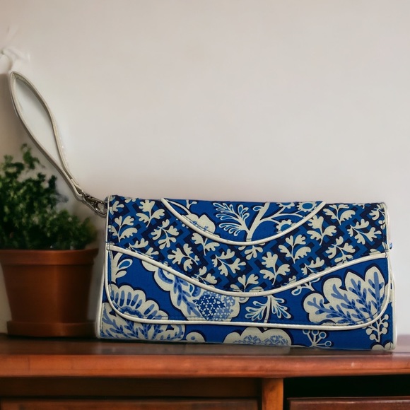 Vera Bradley Handbags - Vera Bradley Blue Lagoon Clutch/Wristlet
